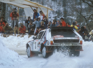 Markku Alén - Ilkka Kivimaki
54º Rallye Automobile de Monte-Carlo 1986. Lancia Delta S4 (A6 37617). Abandonó por el árbol de levas en SS16 St Nazaire le Desert de 23.70 Km.

Del 18 al 24 de Enero, Monte-Carlo.
Superficie: asfalto - nieve.

El Rally tenía un total de 3984.00 km, de los que 881.20 km divididos en 36 tramos eran especiales.

Tomaron la salida 156 equipos, finalizaron 65.@
Palabras clave: Markku_Alen;Lancia;Montecarlo;Grupo_B;Delta;S4;1986