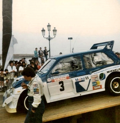 Anthony (Tony) Pond - Rob Arthur
30º Tour de Corse - Rallye de France 1986. MG Metro 6R4 (C95 KOG). Abandonó por la correa del árbol de levas en SS14 Prunelli - San Pancrazio de 55.67 Km.

Todo el Equipo Martini Lancia abandona el Rallye a causa del fatal accidente de Henri Toivonen junto a su copiloto Sergio Cresto el 02-Mayo-1986.
D.E.P / R.I.P.

Del 1 al 3 de Mayo, Ajaccio, Córcega, Francia.
Superficie: asfalto.
El Rally tenia un total de 1551.00 km de los que 1122.34 km divididos en 30 tramos eran especiales. (4 de ellos fueron cancelados. SS12 Figarella - Cardo de 15.75 Km, SS18 Corte - Taverna de 26.84 Km, SS19 Moltifao - Speloncato de 38.16 Km y SS20 Corbara - Calenzana de 23.69 Km. Los 3 últimos por el fatal accidente de Henri y Sergio).
Tomaron la salida 122 equipos, finalizaron 31.

En esta edición habí­an 5 tramos de 50 o mas Km cronometrados, SS7 Cozzano - Col de la Serra de 50.84, SS8 Muracciole - Abbazia de 50.00, SS10 Pont d'Altiani - Pont St Laurent de 56.01, SS14 Prunelli - San Pancrazio de 55.67 y SS17 Campe Militaire - Corte de 58.14. Uno de mas de 70 km, SS23 Saint Roch - Suaricchio de 78.19, y otro, el último, SS30 Liamone - Suaricchio de 83.16 Km.

Aquí dejo los kilómetros de cada uno de los 30 tramos del Rally:

1ª ETAPA (01-Mayo-1986)
SS1 Verghia - Pont de la Masina de 38.09 km
SS2 Sainte Marie Sicche - Moca 1 de 23.96 km
SS3 Petreto - Aullene 1 de 20.03 km
SS4 Zerubia - Santa Giulia de 30.60 km
SS5 Sartene - Zonza de 44.23 km
SS6 Aullene - Zicavo de 25.59 km
SS7 Cozzano - Col de la Serra de 50.84 km
SS8 Muracciole - Abbazia de 50.00 km
SS9 Campo al Quarcio - Ponte de Noceta de 33.77 km
SS10 Pont d'Altiani - Pont St Laurent de 56.01 km
SS11 Ponte Rosso - Borgo de 42.29 km

TOTAL ETAPA 415.41 km

2ª ETAPA (02 Mayo-1986)
SS12 Figarella - Cardo (cancelado) de 15.75 km
SS13 Saint Florent - Col de San Stefano de 26.81 km
SS14 Prunelli - San Pancrazio de 55.67 km
SS15 Folelli - Santa Lucia di Moriani de 18.49 km
SS16 Moriani Plage - Orsoni de 20.10 km
SS17 Campe Militaire Corte de 58.14 km
SS18 Corte - Taverna (cancelado) de 26.84 km
SS19 Moltifao - Speloncato (cancelado) de 38.16 km
SS20 Corbara - Calenzana (cancelado) de 23.69 km

TOTAL ETAPA 283.65 km

3ª ETAPA (03-Mayo-1986)
SS21 Norte Dame de la Serra - Pont du Fango de 28.77 km
SS22 Fango - Ota de 48.59 km
SS23 Saint Roch - Suaricchio de 78.19 km
SS24 Tavera - Pont de Mezzana de 30.57 km
SS25 Sainte Marie Sicche - Moca 2 de 23.96 km
SS26 Petreto - Aullene 2 de 20.03 km
SS27 Sorbollano - Santa Giulia de 35.59 km
SS28 Calvese - Agosta Plage de 38.69 km
SS29 Plaine de Peri - Capiglioli de 35.73 km
SS30 Liamone - Suaricchio 83.16 km

TOTAL ETAPA 423.28 km.
@
Palabras clave: Tony_Pond;Austin_Rover;MG;Metro;Grupo_B;Corcega;1986;Corse