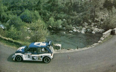 Anthony (Tony) Pond - Rob Arthur
30º Tour de Corse - Rallye de France 1986. MG Metro 6R4 (C95 KOG). Abandonó por la correa del árbol de levas en SS14 Prunelli - San Pancrazio de 55.67 Km.

Todo el Equipo Martini Lancia abandona el Rallye a causa del fatal accidente de Henri Toivonen junto a su copiloto Sergio Cresto el 02-Mayo-1986.
D.E.P / R.I.P.

Del 1 al 3 de Mayo, Ajaccio, Córcega, Francia.
Superficie: asfalto.
El Rally tenia un total de 1551.00 km de los que 1122.34 km divididos en 30 tramos eran especiales. (4 de ellos fueron cancelados. SS12 Figarella - Cardo de 15.75 Km, SS18 Corte - Taverna de 26.84 Km, SS19 Moltifao - Speloncato de 38.16 Km y SS20 Corbara - Calenzana de 23.69 Km. Los 3 últimos por el fatal accidente de Henri y Sergio).
Tomaron la salida 122 equipos, finalizaron 31.

En esta edición habí­an 5 tramos de 50 o mas Km cronometrados, SS7 Cozzano - Col de la Serra de 50.84, SS8 Muracciole - Abbazia de 50.00, SS10 Pont d'Altiani - Pont St Laurent de 56.01, SS14 Prunelli - San Pancrazio de 55.67 y SS17 Campe Militaire - Corte de 58.14. Uno de mas de 70 km, SS23 Saint Roch - Suaricchio de 78.19, y otro, el último, SS30 Liamone - Suaricchio de 83.16 Km.

Aquí dejo los kilómetros de cada uno de los 30 tramos del Rally:

1ª ETAPA (01-Mayo-1986)
SS1 Verghia - Pont de la Masina de 38.09 km
SS2 Sainte Marie Sicche - Moca 1 de 23.96 km
SS3 Petreto - Aullene 1 de 20.03 km
SS4 Zerubia - Santa Giulia de 30.60 km
SS5 Sartene - Zonza de 44.23 km
SS6 Aullene - Zicavo de 25.59 km
SS7 Cozzano - Col de la Serra de 50.84 km
SS8 Muracciole - Abbazia de 50.00 km
SS9 Campo al Quarcio - Ponte de Noceta de 33.77 km
SS10 Pont d'Altiani - Pont St Laurent de 56.01 km
SS11 Ponte Rosso - Borgo de 42.29 km

TOTAL ETAPA 415.41 km

2ª ETAPA (02 Mayo-1986)
SS12 Figarella - Cardo (cancelado) de 15.75 km
SS13 Saint Florent - Col de San Stefano de 26.81 km
SS14 Prunelli - San Pancrazio de 55.67 km
SS15 Folelli - Santa Lucia di Moriani de 18.49 km
SS16 Moriani Plage - Orsoni de 20.10 km
SS17 Campe Militaire Corte de 58.14 km
SS18 Corte - Taverna (cancelado) de 26.84 km
SS19 Moltifao - Speloncato (cancelado) de 38.16 km
SS20 Corbara - Calenzana (cancelado) de 23.69 km

TOTAL ETAPA 283.65 km

3ª ETAPA (03-Mayo-1986)
SS21 Norte Dame de la Serra - Pont du Fango de 28.77 km
SS22 Fango - Ota de 48.59 km
SS23 Saint Roch - Suaricchio de 78.19 km
SS24 Tavera - Pont de Mezzana de 30.57 km
SS25 Sainte Marie Sicche - Moca 2 de 23.96 km
SS26 Petreto - Aullene 2 de 20.03 km
SS27 Sorbollano - Santa Giulia de 35.59 km
SS28 Calvese - Agosta Plage de 38.69 km
SS29 Plaine de Peri - Capiglioli de 35.73 km
SS30 Liamone - Suaricchio 83.16 km

TOTAL ETAPA 423.28 km.
@
Palabras clave: Tony_Pond;Austin_Rover;MG;Metro;Grupo_B;Corcega;1986;Corse
