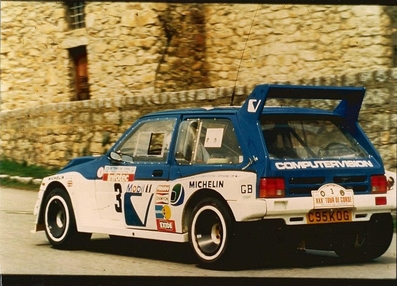 Anthony (Tony) Pond - Rob Arthur
30º Tour de Corse - Rallye de France 1986. MG Metro 6R4 (C95 KOG). Abandonó por la correa del árbol de levas en SS14 Prunelli - San Pancrazio de 55.67 Km.

Todo el Equipo Martini Lancia abandona el Rallye a causa del fatal accidente de Henri Toivonen junto a su copiloto Sergio Cresto el 02-Mayo-1986.
D.E.P / R.I.P.

Del 1 al 3 de Mayo, Ajaccio, Córcega, Francia.
Superficie: asfalto.
El Rally tenia un total de 1551.00 km de los que 1122.34 km divididos en 30 tramos eran especiales. (4 de ellos fueron cancelados. SS12 Figarella - Cardo de 15.75 Km, SS18 Corte - Taverna de 26.84 Km, SS19 Moltifao - Speloncato de 38.16 Km y SS20 Corbara - Calenzana de 23.69 Km. Los 3 últimos por el fatal accidente de Henri y Sergio).
Tomaron la salida 122 equipos, finalizaron 31.

En esta edición habí­an 5 tramos de 50 o mas Km cronometrados, SS7 Cozzano - Col de la Serra de 50.84, SS8 Muracciole - Abbazia de 50.00, SS10 Pont d'Altiani - Pont St Laurent de 56.01, SS14 Prunelli - San Pancrazio de 55.67 y SS17 Campe Militaire - Corte de 58.14. Uno de mas de 70 km, SS23 Saint Roch - Suaricchio de 78.19, y otro, el último, SS30 Liamone - Suaricchio de 83.16 Km.

Aquí dejo los kilómetros de cada uno de los 30 tramos del Rally:

1ª ETAPA (01-Mayo-1986)
SS1 Verghia - Pont de la Masina de 38.09 km
SS2 Sainte Marie Sicche - Moca 1 de 23.96 km
SS3 Petreto - Aullene 1 de 20.03 km
SS4 Zerubia - Santa Giulia de 30.60 km
SS5 Sartene - Zonza de 44.23 km
SS6 Aullene - Zicavo de 25.59 km
SS7 Cozzano - Col de la Serra de 50.84 km
SS8 Muracciole - Abbazia de 50.00 km
SS9 Campo al Quarcio - Ponte de Noceta de 33.77 km
SS10 Pont d'Altiani - Pont St Laurent de 56.01 km
SS11 Ponte Rosso - Borgo de 42.29 km

TOTAL ETAPA 415.41 km

2ª ETAPA (02 Mayo-1986)
SS12 Figarella - Cardo (cancelado) de 15.75 km
SS13 Saint Florent - Col de San Stefano de 26.81 km
SS14 Prunelli - San Pancrazio de 55.67 km
SS15 Folelli - Santa Lucia di Moriani de 18.49 km
SS16 Moriani Plage - Orsoni de 20.10 km
SS17 Campe Militaire Corte de 58.14 km
SS18 Corte - Taverna (cancelado) de 26.84 km
SS19 Moltifao - Speloncato (cancelado) de 38.16 km
SS20 Corbara - Calenzana (cancelado) de 23.69 km

TOTAL ETAPA 283.65 km

3ª ETAPA (03-Mayo-1986)
SS21 Norte Dame de la Serra - Pont du Fango de 28.77 km
SS22 Fango - Ota de 48.59 km
SS23 Saint Roch - Suaricchio de 78.19 km
SS24 Tavera - Pont de Mezzana de 30.57 km
SS25 Sainte Marie Sicche - Moca 2 de 23.96 km
SS26 Petreto - Aullene 2 de 20.03 km
SS27 Sorbollano - Santa Giulia de 35.59 km
SS28 Calvese - Agosta Plage de 38.69 km
SS29 Plaine de Peri - Capiglioli de 35.73 km
SS30 Liamone - Suaricchio 83.16 km

TOTAL ETAPA 423.28 km.
@
Palabras clave: Tony_Pond;MG;Metro;Grupo_B;Corcega;1986;Corse