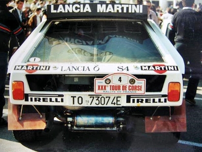 Henri Toivonen - Sergio Cresto
30º Tour de Corse 1986. Lancia Delta S4 (TO 73074E).
El 02-05-1986 sufrieron accidente mortal (D.E.P. / R.I.P.).

Del 1 al 3 de Mayo, Ajaccio, Córcega, Francia.
Superficie: asfalto.
El Rally tenia un total de 1551.00 km de los que 1122.34 km divididos en 30 tramos eran especiales. (4 de ellos fueron cancelados. SS12 Figarella - Cardo de 15.75 Km, SS18 Corte - Taverna de 26.84 Km, SS19 Moltifao - Speloncato de 38.16 Km y SS20 Corbara - Calenzana de 23.69 Km. Los 3 últimos por el fatal accidente de Henri y Sergio).
Tomaron la salida 122 equipos, finalizaron 31.

En esta edición habí­an 5 tramos de 50 o mas Km cronometrados, SS7 Cozzano - Col de la Serra de 50.84, SS8 Muracciole - Abbazia de 50.00, SS10 Pont d'Altiani - Pont St Laurent de 56.01, SS14 Prunelli - San Pancrazio de 55.67 y SS17 Campe Militaire - Corte de 58.14. Uno de mas de 70 km, SS23 Saint Roch - Suaricchio de 78.19, y otro, el último, SS30 Liamone - Suaricchio de 83.16 Km.

Aquí dejo los kilómetros de cada uno de los 30 tramos del Rally:

1ª ETAPA (01-Mayo-1986)
SS1 Verghia - Pont de la Masina de 38.09 km
SS2 Sainte Marie Sicche - Moca 1 de 23.96 km
SS3 Petreto - Aullene 1 de 20.03 km
SS4 Zerubia - Santa Giulia de 30.60 km
SS5 Sartene - Zonza de 44.23 km
SS6 Aullene - Zicavo de 25.59 km
SS7 Cozzano - Col de la Serra de 50.84 km
SS8 Muracciole - Abbazia de 50.00 km
SS9 Campo al Quarcio - Ponte de Noceta de 33.77 km
SS10 Pont d'Altiani - Pont St Laurent de 56.01 km
SS11 Ponte Rosso - Borgo de 42.29 km

TOTAL ETAPA 415.41 km

2ª ETAPA (02 Mayo-1986)
SS12 Figarella - Cardo (cancelado) de 15.75 km
SS13 Saint Florent - Col de San Stefano de 26.81 km
SS14 Prunelli - San Pancrazio de 55.67 km
SS15 Folelli - Santa Lucia di Moriani de 18.49 km
SS16 Moriani Plage - Orsoni de 20.10 km
SS17 Campe Militaire Corte de 58.14 km
SS18 Corte - Taverna (cancelado) de 26.84 km
SS19 Moltifao - Speloncato (cancelado) de 38.16 km
SS20 Corbara - Calenzana (cancelado) de 23.69 km

TOTAL ETAPA 283.65 km

3ª ETAPA (03-Mayo-1986)
SS21 Norte Dame de la Serra - Pont du Fango de 28.77 km
SS22 Fango - Ota de 48.59 km
SS23 Saint Roch - Suaricchio de 78.19 km
SS24 Tavera - Pont de Mezzana de 30.57 km
SS25 Sainte Marie Sicche - Moca 2 de 23.96 km
SS26 Petreto - Aullene 2 de 20.03 km
SS27 Sorbollano - Santa Giulia de 35.59 km
SS28 Calvese - Agosta Plage de 38.69 km
SS29 Plaine de Peri - Capiglioli de 35.73 km
SS30 Liamone - Suaricchio 83.16 km

TOTAL ETAPA 423.28 km.
SUMANDO LAS TRES ETAPAS, ESTAMOS HABLANDO DE 1122.34 KM CRONOMETRADOS... UNA SALVAJADA...
@
Palabras clave: Henri_Toivonen;Sergio_Cresto;Lancia;Delta;Grupo_B;Corcega;1986;Corse