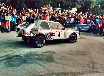 Henri Toivonen - Sergio Cresto
30º Tour de Corse 1986. Lancia Delta S4 (TO 73074E).
El 02-05-1986 sufrieron accidente mortal (D.E.P. / R.I.P.).

Del 1 al 3 de Mayo, Ajaccio, Córcega, Francia.
Superficie: asfalto.
El Rally tenia un total de 1551.00 km de los que 1122.34 km divididos en 30 tramos eran especiales. (4 de ellos fueron cancelados. SS12 Figarella - Cardo de 15.75 Km, SS18 Corte - Taverna de 26.84 Km, SS19 Moltifao - Speloncato de 38.16 Km y SS20 Corbara - Calenzana de 23.69 Km. Los 3 últimos por el fatal accidente de Henri y Sergio).
Tomaron la salida 122 equipos, finalizaron 31.

En esta edición habí­an 5 tramos de 50 o mas Km cronometrados, SS7 Cozzano - Col de la Serra de 50.84, SS8 Muracciole - Abbazia de 50.00, SS10 Pont d'Altiani - Pont St Laurent de 56.01, SS14 Prunelli - San Pancrazio de 55.67 y SS17 Campe Militaire - Corte de 58.14. Uno de mas de 70 km, SS23 Saint Roch - Suaricchio de 78.19, y otro, el último, SS30 Liamone - Suaricchio de 83.16 Km.

Aquí dejo los kilómetros de cada uno de los 30 tramos del Rally:

1ª ETAPA (01-Mayo-1986)
SS1 Verghia - Pont de la Masina de 38.09 km
SS2 Sainte Marie Sicche - Moca 1 de 23.96 km
SS3 Petreto - Aullene 1 de 20.03 km
SS4 Zerubia - Santa Giulia de 30.60 km
SS5 Sartene - Zonza de 44.23 km
SS6 Aullene - Zicavo de 25.59 km
SS7 Cozzano - Col de la Serra de 50.84 km
SS8 Muracciole - Abbazia de 50.00 km
SS9 Campo al Quarcio - Ponte de Noceta de 33.77 km
SS10 Pont d'Altiani - Pont St Laurent de 56.01 km
SS11 Ponte Rosso - Borgo de 42.29 km

TOTAL ETAPA 415.41 km

2ª ETAPA (02 Mayo-1986)
SS12 Figarella - Cardo (cancelado) de 15.75 km
SS13 Saint Florent - Col de San Stefano de 26.81 km
SS14 Prunelli - San Pancrazio de 55.67 km
SS15 Folelli - Santa Lucia di Moriani de 18.49 km
SS16 Moriani Plage - Orsoni de 20.10 km
SS17 Campe Militaire Corte de 58.14 km
SS18 Corte - Taverna (cancelado) de 26.84 km
SS19 Moltifao - Speloncato (cancelado) de 38.16 km
SS20 Corbara - Calenzana (cancelado) de 23.69 km

TOTAL ETAPA 283.65 km

3ª ETAPA (03-Mayo-1986)
SS21 Norte Dame de la Serra - Pont du Fango de 28.77 km
SS22 Fango - Ota de 48.59 km
SS23 Saint Roch - Suaricchio de 78.19 km
SS24 Tavera - Pont de Mezzana de 30.57 km
SS25 Sainte Marie Sicche - Moca 2 de 23.96 km
SS26 Petreto - Aullene 2 de 20.03 km
SS27 Sorbollano - Santa Giulia de 35.59 km
SS28 Calvese - Agosta Plage de 38.69 km
SS29 Plaine de Peri - Capiglioli de 35.73 km
SS30 Liamone - Suaricchio 83.16 km

TOTAL ETAPA 423.28 km.
SUMANDO LAS TRES ETAPAS, ESTAMOS HABLANDO DE 1122.34 KM CRONOMETRADOS... UNA SALVAJADA...
@
Palabras clave: Henri_Toivonen;Sergio_Cresto;Lancia;Delta;Grupo_B;Corcega;1986;Corse