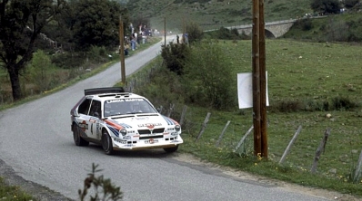 30º Tour de Corse - Rallye de France 1986
Henri Toivonen y Sergio Cresto con el Lancia Delta S4 en SS17 Campe Militaire - Corte de 58.14 km.
Último tramo ganado por ellos en el Mundial de Rallyes con un tiempo de 39' 29" y a una media de 88.35 km/h.

En el tramo siguiente, SS18 Corte - Taverna de 26.84 km... por desgracia sufrieron el accidente mortal, pasando a ser eternos y naciendo el mito... D.E.P. / R.I.P.
HENRI and SERGIO FOREVER !!!

Del 1 al 3 de Mayo, Ajaccio, Córcega, Francia.
Superficie: asfalto.
El Rally tenia un total de 1551.00 km de los que 1122.34 km divididos en 30 tramos eran especiales. (4 de ellos fueron cancelados. SS12 Figarella - Cardo de 15.75 Km, SS18 Corte - Taverna de 26.84 Km, SS19 Moltifao - Speloncato de 38.16 Km y SS20 Corbara - Calenzana de 23.69 Km. Los 3 últimos por el fatal accidente de Henri y Sergio).
Tomaron la salida 122 equipos, finalizaron 31.

En esta edición habí­an 5 tramos de 50 o mas Km cronometrados, SS7 Cozzano - Col de la Serra de 50.84, SS8 Muracciole - Abbazia de 50.00, SS10 Pont d'Altiani - Pont St Laurent de 56.01, SS14 Prunelli - San Pancrazio de 55.67 y SS17 Campe Militaire - Corte de 58.14. Uno de mas de 70 km, SS23 Saint Roch - Suaricchio de 78.19, y otro, el último, SS30 Liamone - Suaricchio de 83.16 Km.

Aquí dejo los kilómetros de cada uno de los 30 tramos del Rally:

1ª ETAPA (01-Mayo-1986)
SS1 Verghia - Pont de la Masina de 38.09 km
SS2 Sainte Marie Sicche - Moca 1 de 23.96 km
SS3 Petreto - Aullene 1 de 20.03 km
SS4 Zerubia - Santa Giulia de 30.60 km
SS5 Sartene - Zonza de 44.23 km
SS6 Aullene - Zicavo de 25.59 km
SS7 Cozzano - Col de la Serra de 50.84 km
SS8 Muracciole - Abbazia de 50.00 km
SS9 Campo al Quarcio - Ponte de Noceta de 33.77 km
SS10 Pont d'Altiani - Pont St Laurent de 56.01 km
SS11 Ponte Rosso - Borgo de 42.29 km

TOTAL ETAPA 415.41 km

2ª ETAPA (02 Mayo-1986)
SS12 Figarella - Cardo (cancelado) de 15.75 km
SS13 Saint Florent - Col de San Stefano de 26.81 km
SS14 Prunelli - San Pancrazio de 55.67 km
SS15 Folelli - Santa Lucia di Moriani de 18.49 km
SS16 Moriani Plage - Orsoni de 20.10 km
SS17 Campe Militaire Corte de 58.14 km
SS18 Corte - Taverna (cancelado) de 26.84 km
SS19 Moltifao - Speloncato (cancelado) de 38.16 km
SS20 Corbara - Calenzana (cancelado) de 23.69 km

TOTAL ETAPA 283.65 km

3ª ETAPA (03-Mayo-1986)
SS21 Norte Dame de la Serra - Pont du Fango de 28.77 km
SS22 Fango - Ota de 48.59 km
SS23 Saint Roch - Suaricchio de 78.19 km
SS24 Tavera - Pont de Mezzana de 30.57 km
SS25 Sainte Marie Sicche - Moca 2 de 23.96 km
SS26 Petreto - Aullene 2 de 20.03 km
SS27 Sorbollano - Santa Giulia de 35.59 km
SS28 Calvese - Agosta Plage de 38.69 km
SS29 Plaine de Peri - Capiglioli de 35.73 km
SS30 Liamone - Suaricchio 83.16 km

TOTAL ETAPA 423.28 km.
SUMANDO LAS TRES ETAPAS, ESTAMOS HABLANDO DE 1122.34 KM CRONOMETRADOS... UNA SALVAJADA...
@
Palabras clave: Henri_Toivonen;Sergio_Cresto;Lancia;Delta;Grupo_B;Corcega;1986;Corse