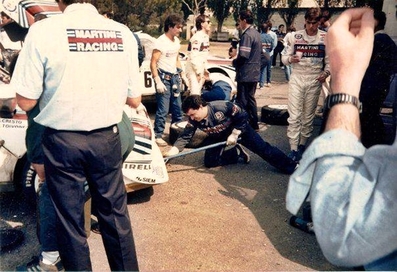 Asistencia del Equipo Martini Lancia en el 30º Tour de Corse - Rallye de France 1986
02-05-1986
Última asistencia antes del fatal accidente
Podemos ver:
4# Lancia Delta S4 (TO 73074E) de Henri Toivonen - Sergio Cresto
6# Lancia Delta S4 (TO 76795E) de Miki Biasion - Tiziano Siviero

Después de ésta asistencia Henri y Sergio sufrieron accidente mortal (D.E.P. / R.I.P.).

Del 1 al 3 de Mayo, Ajaccio, Córcega, Francia.
Superficie: asfalto.
El Rally tenia un total de 1551.00 km de los que 1122.34 km divididos en 30 tramos eran especiales. (4 de ellos fueron cancelados. SS12 Figarella - Cardo de 15.75 Km, SS18 Corte - Taverna de 26.84 Km, SS19 Moltifao - Speloncato de 38.16 Km y SS20 Corbara - Calenzana de 23.69 Km. Los 3 últimos por el fatal accidente de Henri y Sergio).
Tomaron la salida 122 equipos, finalizaron 31.

En esta edición habí­an 5 tramos de 50 o mas Km cronometrados, SS7 Cozzano - Col de la Serra de 50.84, SS8 Muracciole - Abbazia de 50.00, SS10 Pont d'Altiani - Pont St Laurent de 56.01, SS14 Prunelli - San Pancrazio de 55.67 y SS17 Campe Militaire - Corte de 58.14. Uno de mas de 70 km, SS23 Saint Roch - Suaricchio de 78.19, y otro, el último, SS30 Liamone - Suaricchio de 83.16 Km.

Aquí dejo los kilómetros de cada uno de los 30 tramos del Rally:

1ª ETAPA (01-Mayo-1986)
SS1 Verghia - Pont de la Masina de 38.09 km
SS2 Sainte Marie Sicche - Moca 1 de 23.96 km
SS3 Petreto - Aullene 1 de 20.03 km
SS4 Zerubia - Santa Giulia de 30.60 km
SS5 Sartene - Zonza de 44.23 km
SS6 Aullene - Zicavo de 25.59 km
SS7 Cozzano - Col de la Serra de 50.84 km
SS8 Muracciole - Abbazia de 50.00 km
SS9 Campo al Quarcio - Ponte de Noceta de 33.77 km
SS10 Pont d'Altiani - Pont St Laurent de 56.01 km
SS11 Ponte Rosso - Borgo de 42.29 km

TOTAL ETAPA 415.41 km

2ª ETAPA (02 Mayo-1986)
SS12 Figarella - Cardo (cancelado) de 15.75 km
SS13 Saint Florent - Col de San Stefano de 26.81 km
SS14 Prunelli - San Pancrazio de 55.67 km
SS15 Folelli - Santa Lucia di Moriani de 18.49 km
SS16 Moriani Plage - Orsoni de 20.10 km
SS17 Campe Militaire Corte de 58.14 km
SS18 Corte - Taverna (cancelado) de 26.84 km
SS19 Moltifao - Speloncato (cancelado) de 38.16 km
SS20 Corbara - Calenzana (cancelado) de 23.69 km

TOTAL ETAPA 283.65 km

3ª ETAPA (03-Mayo-1986)
SS21 Norte Dame de la Serra - Pont du Fango de 28.77 km
SS22 Fango - Ota de 48.59 km
SS23 Saint Roch - Suaricchio de 78.19 km
SS24 Tavera - Pont de Mezzana de 30.57 km
SS25 Sainte Marie Sicche - Moca 2 de 23.96 km
SS26 Petreto - Aullene 2 de 20.03 km
SS27 Sorbollano - Santa Giulia de 35.59 km
SS28 Calvese - Agosta Plage de 38.69 km
SS29 Plaine de Peri - Capiglioli de 35.73 km
SS30 Liamone - Suaricchio 83.16 km

TOTAL ETAPA 423.28 km.
SUMANDO LAS TRES ETAPAS, ESTAMOS HABLANDO DE 1122.34 KM CRONOMETRADOS... UNA SALVAJADA...
@
Palabras clave: Henri_Toivonen;Sergio_Cresto;Lancia;Delta;Grupo_B;Corcega;1986;Corse;Asistencias
