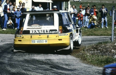 Carlos Sainz Cenamor - Antonio Boto
7º Rallye des Garrigues - Languedoc-Roussillon 1986. Renault 5 Maxiturbo (VA-4650-MA). Abandonó por el embrague en SS16 Saint-Bresson 2 de 34.20 Km.

Del 3 al 6 de Abril, Nimes, Francia
Superficie: asfalto

El Rally tenía un total de 501.90 km cronometrados divididos en 20 tramos especiales.

Tomaron la salida 102 equipos, finalizaron 44.@
Palabras clave: ;Renault;Maxiturbo;Grupo_B;Garrigues;1986