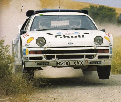 Karl-Erik (Kalle) Grundel - Benny Melander
33º Acropolis Rally 1986. Ford RS200 (B200 XVX). Abandonó por tornillos ruedas en SS18 18 Arahova de 13.74 km

Del 2 al 4 de Junio, Atenas, Grecia.
Superficie: tierra.

El Rally tení­a un total de 1890.00 km de los que 572.13 km divididos en 46 tramos eran especiales (8 de ellas fueron cancelados SS8, SS9, SS10, SS14, SS16, SS21, SS36 y SS45)

Tomaron la salida 101 equipos, finalizaron 34.@
Palabras clave: Kalle_Grundel;Ford;RS200;Grupo_B;Grecia;Acropolis;1986