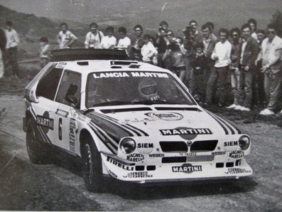 Massimo (Miki) Biasion - Tiziano Siviero
30º Tour de Corse - Rallye de France 1986. Lancia Delta S4 (TO 76795E).
Equipo Martini Lancia se retira de la prueba a causa del fatal accidente de Henri Toivonen y Sergio Cresto el di­a 02-05-1986.

Del 1 al 3 de Mayo, Ajaccio, Córcega, Francia.
Superficie: asfalto.

El Rally tenia un total de 1551.00 km de los que 1122.34 km divididos en 30 tramos eran especiales. (4 de ellos fueron cancelados. SS12 Figarella - Cardo de 15.75 Km, SS18 Corte - Taverna de 26.84 Km, SS19 Moltifao - Speloncato de 38.16 Km y SS20 Corbara - Calenzana de 23.69 Km. Los 3 últimos por el fatal accidente de Henri y Sergio).
Tomaron la salida 122 equipos, finalizaron 31.

En esta edición habí­an 5 tramos de 50 o mas Km cronometrados, SS7 Cozzano - Col de la Serra de 50.84, SS8 Muracciole - Abbazia de 50.00, SS10 Pont d'Altiani - Pont St Laurent de 56.01, SS14 Prunelli - San Pancrazio de 55.67 y SS17 Campe Militaire - Corte de 58.14. Uno de mas de 70 km, SS23 Saint Roch - Suaricchio de 78.19, y otro, el último, SS30 Liamone - Suaricchio de 83.16 Km.

Aquí dejo los kilómetros de cada uno de los 30 tramos del Rally:

1ª ETAPA (01-Mayo-1986)
SS1 Verghia - Pont de la Masina de 38.09 km
SS2 Sainte Marie Sicche - Moca 1 de 23.96 km
SS3 Petreto - Aullene 1 de 20.03 km
SS4 Zerubia - Santa Giulia de 30.60 km
SS5 Sartene - Zonza de 44.23 km
SS6 Aullene - Zicavo de 25.59 km
SS7 Cozzano - Col de la Serra de 50.84 km
SS8 Muracciole - Abbazia de 50.00 km
SS9 Campo al Quarcio - Ponte de Noceta de 33.77 km
SS10 Pont d'Altiani - Pont St Laurent de 56.01 km
SS11 Ponte Rosso - Borgo de 42.29 km

TOTAL ETAPA 415.41 km

2ª ETAPA (02 Mayo-1986)
SS12 Figarella - Cardo (cancelado) de 15.75 km
SS13 Saint Florent - Col de San Stefano de 26.81 km
SS14 Prunelli - San Pancrazio de 55.67 km
SS15 Folelli - Santa Lucia di Moriani de 18.49 km
SS16 Moriani Plage - Orsoni de 20.10 km
SS17 Campe Militaire Corte de 58.14 km
SS18 Corte - Taverna (cancelado) de 26.84 km
SS19 Moltifao - Speloncato (cancelado) de 38.16 km
SS20 Corbara - Calenzana (cancelado) de 23.69 km

TOTAL ETAPA 283.65 km

3ª ETAPA (03-Mayo-1986)
SS21 Norte Dame de la Serra - Pont du Fango de 28.77 km
SS22 Fango - Ota de 48.59 km
SS23 Saint Roch - Suaricchio de 78.19 km
SS24 Tavera - Pont de Mezzana de 30.57 km
SS25 Sainte Marie Sicche - Moca 2 de 23.96 km
SS26 Petreto - Aullene 2 de 20.03 km
SS27 Sorbollano - Santa Giulia de 35.59 km
SS28 Calvese - Agosta Plage de 38.69 km
SS29 Plaine de Peri - Capiglioli de 35.73 km
SS30 Liamone - Suaricchio 83.16 km

TOTAL ETAPA 423.28 km.
SUMANDO LAS TRES ETAPAS, ESTAMOS HABLANDO DE 1122.34 KM CRONOMETRADOS... UNA SALVAJADA...
@
Palabras clave: Miki_Biasion;Tiziano_Siviero;Lancia;Delta;Corcega;Grupo_B;1986;Corse