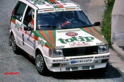 Giovanni del Zoppo - Loris Roggia
30º Tour de Corse - Rallye de France 1986. Fiat Uno Turbo (TO-31283D). Abandonó por motor en SS11 Ponte Rosso - Borgo de 42.29 Km.

Equipo Martini Lancia se retira de la prueba a causa del fatal accidente de Henri Toivonen y Sergio Cresto el di­a 02-05-1986.

Del 1 al 3 de Mayo, Ajaccio, Córcega, Francia.
Superficie: asfalto.

El Rally tenia un total de 1551.00 km de los que 1122.34 km divididos en 30 tramos eran especiales. (4 de ellos fueron cancelados. SS12 Figarella - Cardo de 15.75 Km, SS18 Corte - Taverna de 26.84 Km, SS19 Moltifao - Speloncato de 38.16 Km y SS20 Corbara - Calenzana de 23.69 Km. Los 3 últimos por el fatal accidente de Henri y Sergio).
Tomaron la salida 122 equipos, finalizaron 31.

En esta edición habí­an 5 tramos de 50 o mas Km cronometrados, SS7 Cozzano - Col de la Serra de 50.84, SS8 Muracciole - Abbazia de 50.00, SS10 Pont d'Altiani - Pont St Laurent de 56.01, SS14 Prunelli - San Pancrazio de 55.67 y SS17 Campe Militaire - Corte de 58.14. Uno de mas de 70 km, SS23 Saint Roch - Suaricchio de 78.19, y otro, el último, SS30 Liamone - Suaricchio de 83.16 Km.

Aquí dejo los kilómetros de cada uno de los 30 tramos del Rally:

1ª ETAPA (01-Mayo-1986)
SS1 Verghia - Pont de la Masina de 38.09 km
SS2 Sainte Marie Sicche - Moca 1 de 23.96 km
SS3 Petreto - Aullene 1 de 20.03 km
SS4 Zerubia - Santa Giulia de 30.60 km
SS5 Sartene - Zonza de 44.23 km
SS6 Aullene - Zicavo de 25.59 km
SS7 Cozzano - Col de la Serra de 50.84 km
SS8 Muracciole - Abbazia de 50.00 km
SS9 Campo al Quarcio - Ponte de Noceta de 33.77 km
SS10 Pont d'Altiani - Pont St Laurent de 56.01 km
SS11 Ponte Rosso - Borgo de 42.29 km

TOTAL ETAPA 415.41 km

2ª ETAPA (02 Mayo-1986)
SS12 Figarella - Cardo (cancelado) de 15.75 km
SS13 Saint Florent - Col de San Stefano de 26.81 km
SS14 Prunelli - San Pancrazio de 55.67 km
SS15 Folelli - Santa Lucia di Moriani de 18.49 km
SS16 Moriani Plage - Orsoni de 20.10 km
SS17 Campe Militaire Corte de 58.14 km
SS18 Corte - Taverna (cancelado) de 26.84 km
SS19 Moltifao - Speloncato (cancelado) de 38.16 km
SS20 Corbara - Calenzana (cancelado) de 23.69 km

TOTAL ETAPA 283.65 km

3ª ETAPA (03-Mayo-1986)
SS21 Norte Dame de la Serra - Pont du Fango de 28.77 km
SS22 Fango - Ota de 48.59 km
SS23 Saint Roch - Suaricchio de 78.19 km
SS24 Tavera - Pont de Mezzana de 30.57 km
SS25 Sainte Marie Sicche - Moca 2 de 23.96 km
SS26 Petreto - Aullene 2 de 20.03 km
SS27 Sorbollano - Santa Giulia de 35.59 km
SS28 Calvese - Agosta Plage de 38.69 km
SS29 Plaine de Peri - Capiglioli de 35.73 km
SS30 Liamone - Suaricchio 83.16 km

TOTAL ETAPA 423.28 km.
SUMANDO LAS TRES ETAPAS, ESTAMOS HABLANDO DE 1122.34 KM CRONOMETRADOS... UNA SALVAJADA...
Palabras clave: Fiat;Uno;Turbo;Corse;Corcega;1986