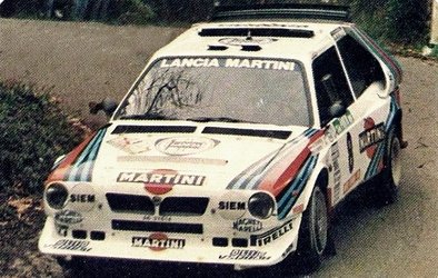 Henri Toivonen - Sergio Cresto
20º Rallye de Portugal Vinho do Porto 1986. Lancia Delta S4 (A6 37614).

Todos los equipos "top" abandonan la prueba a causa del accidente de Joaquin Santos - Miguel Oliveira con su Ford RS200 el cual se estrella contra el público que abarrotaba las cunetas de los tramos por donde transcurría el Rallye. 

En el accidente fallecieron 3 espectadores (D.E.P. / R.I.P.) y muchos otros sufrieron heridas de mayor y menor gravedad. 

Todos los pilotos estaban indignados con el comportamiento del público, irresponsable y peligroso.
Hay que decir que habí­a público de todas las nacionalidades, pasó en Portugal como podrí­a haber pasado en cualquier otro Rallye del sur de Europa.

Henri fue quien comunicó a la prensa la unánime decisión de los pilotos.

Del 5 al 8 de Marzo, Estoril, Portugal.
Superficie: asfalto - tierra.

El Rallye tenía un total de 2,428.47 km de los que 703.50 km divididos en 48 tramos eran especiales.
9 de ellos fueron cancelados, los dos primeros una vez ya comenzados, SS1 Lagoa Azul 1 de 5.00 km, donde sucedió el accidente, SS2 Peninha1 de 6.50 km (solo pasaron hasta el dorsal 14, el de Joaquim Santos era el dorsal 15), SS3 Sintra 1 de 10.50 km, SS4 Lagoa Azul 2 de 5.00 km, SS5 Peninha 2 de 6.50 km, SS6 Sintra 2 de 10.50 km, SS7 Lagoa Azul 3 de 5.00 km, SS8 Peninha 3 de 6.50 km, SS9 Sintra 3 de 10.50 km.

Tomaron la salida 111 equipos, finalizaron 35.
@
Palabras clave: Lancia;Grupo_B;Portugal;Henri_Toivonen;Sergio_Cresto;Delta;1986