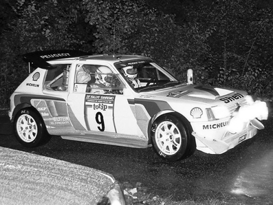 Bruno Saby - Jean-François Fauchille
28º Rally Sanremo 1986. Peugeot 205 Turbo 16 E2 (239 FWH 75).

Equipo Peugeot descalificado
El tercer dí­a del Rally se examinó el Peugeot y se decreto que las aletas de la parte de abajo eran en realidad faldillas. Las faldillas habí­an sido prohibidas después del Córcega, y a pesar de que los coches habí­an pasado las verificaciones pre-rally, se excluyeron todos los Peugeot de inmediato. Peugeot llevó el asunto a la FISA en diciembre, y decidió que la exclusión era ilegal.

Todos los puntos del Rally para el Campeonato se anularon, por eso Sanremo de 1986 no pudo considerarse una prueba de WRC, y por eso Markku Alén fue Campeón del Mundo durante tan solo 10 dí­as.

Del 13 al 17 de Octubre, Sanremo, Imperia, Italia.
Superficie: asfalto - tierra.

El Rally tenía un total de 2148.69 Km de los que 532.60 Km divididos en 40 tramos eran especiales (2 de ellos fueron cancelados SS8 Santa Luce de 12.30 Km y SS22 La Sela 2 de 10.15 Km).

Tomaron la salida 118 equipos, finalizaron 38.
@
Palabras clave: ;Peugeot;Grupo_B;Turbo;Sanremo;1986