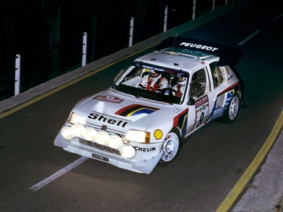 Bruno Saby - Jean-François Fauchille
28º Rally Sanremo 1986. Peugeot 205 Turbo 16 E2 (239 FWH 75).

Equipo Peugeot descalificado
El tercer dí­a del Rally se examinó el Peugeot y se decreto que las aletas de la parte de abajo eran en realidad faldillas. Las faldillas habí­an sido prohibidas después del Córcega, y a pesar de que los coches habí­an pasado las verificaciones pre-rally, se excluyeron todos los Peugeot de inmediato. Peugeot llevó el asunto a la FISA en diciembre, y decidió que la exclusión era ilegal.

Todos los puntos del Rally para el Campeonato se anularon, por eso Sanremo de 1986 no pudo considerarse una prueba de WRC, y por eso Markku Alén fue Campeón del Mundo durante tan solo 10 dí­as.

Del 13 al 17 de Octubre, Sanremo, Imperia, Italia.
Superficie: asfalto - tierra.

El Rally tenía un total de 2148.69 Km de los que 532.60 Km divididos en 40 tramos eran especiales (2 de ellos fueron cancelados SS8 Santa Luce de 12.30 Km y SS22 La Sela 2 de 10.15 Km).

Tomaron la salida 118 equipos, finalizaron 38.
@
Palabras clave: ;Peugeot;Grupo_B;Turbo;Sanremo;1986