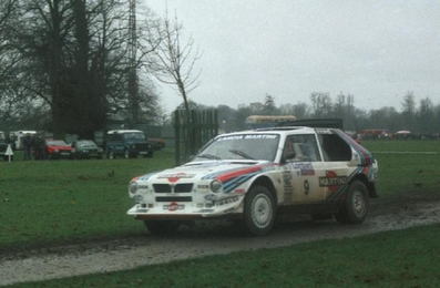 Mikael Ericsson - Claes Billstam
35º Lombard RAC Rally 1986. Lancia Delta S4 (TO 76795E). Abandonó por motor en SS44 Rhigos de 31.88 km.

Del 16 al 19 de Noviembre, Bath, Inglaterra.
Superficie: Tierra.

El Rally un total de 2537.93 km de los que 515.04 km divididos en 45 tramos eran especiales.

Tomaron la salida 149 equipos, finalizaron 83.@
Palabras clave: ;Claes_Billstam;Lancia;Delta;S4;Grupo_B;Gran_Bretaña;1986;RAC_Rally;Inglaterra