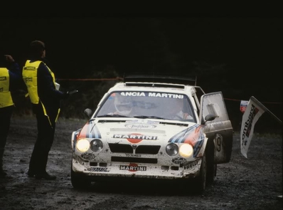 Mikael Ericsson - Claes Billstam
35º Lombard RAC Rally 1986. Lancia Delta S4 (TO 76795E). Abandonó por motor en SS44 Rhigos de 31.88 km.

Del 16 al 19 de Noviembre, Bath, Inglaterra.
Superficie: Tierra.

El Rally un total de 2537.93 km de los que 515.04 km divididos en 45 tramos eran especiales.

Tomaron la salida 149 equipos, finalizaron 83.@
Palabras clave: ;Claes_Billstam;Lancia;Delta;S4;Grupo_B;Gran_Bretaña;1986;RAC_Rally;Inglaterra