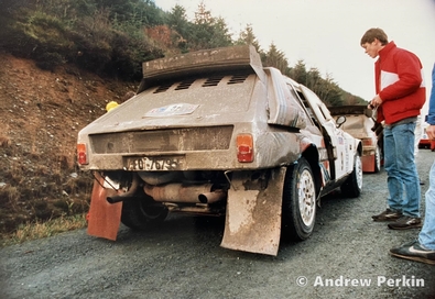 Mikael Ericsson - Claes Billstam
35º Lombard RAC Rally 1986. Lancia Delta S4 (TO 76795E). Abandonó por motor en SS44 Rhigos de 31.88 km.

Del 16 al 19 de Noviembre, Bath, Inglaterra.
Superficie: Tierra.

El Rally un total de 2537.93 km de los que 515.04 km divididos en 45 tramos eran especiales.

Tomaron la salida 149 equipos, finalizaron 83.

© Andrew Perkin
@
Palabras clave: ;Claes_Billstam;Lancia;Delta;S4;Grupo_B;Gran_Bretaña;1986;RAC_Rally;Inglaterra
