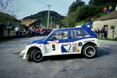 Malcolm Wilson - Nigel Harris
30º Rally Tour de Corse - Rallye de France 1986. MG Metro 6R4 (C96 KOG). Abandonó por fuego en el motor en SS10 Pont d'Altiani - Ponte Sainte Laurent de 56.01 Km.

Todo el Equipo Martini Lancia abandona el Rallye a causa del fatal accidente de Henri Toivonen junto a su copiloto Sergio Cresto el 02-Mayo-1986.
D.E.P / R.I.P.

Del 1 al 3 de Mayo, Ajaccio, Córcega, Francia.
Superficie: asfalto.
El Rally tenia un total de 1551.00 km de los que 1122.34 km divididos en 30 tramos eran especiales. (4 de ellos fueron cancelados. SS12 Figarella - Cardo de 15.75 Km, SS18 Corte - Taverna de 26.84 Km, SS19 Moltifao - Speloncato de 38.16 Km y SS20 Corbara - Calenzana de 23.69 Km. Los 3 últimos por el fatal accidente de Henri y Sergio).
Tomaron la salida 122 equipos, finalizaron 31.

En esta edición habí­an 5 tramos de 50 o mas Km cronometrados, SS7 Cozzano - Col de la Serra de 50.84, SS8 Muracciole - Abbazia de 50.00, SS10 Pont d'Altiani - Pont St Laurent de 56.01, SS14 Prunelli - San Pancrazio de 55.67 y SS17 Campe Militaire - Corte de 58.14. Uno de mas de 70 km, SS23 Saint Roch - Suaricchio de 78.19, y otro, el último, SS30 Liamone - Suaricchio de 83.16 Km.

Aquí dejo los kilómetros de cada uno de los 30 tramos del Rally:

1ª ETAPA (01-Mayo-1986)
SS1 Verghia - Pont de la Masina de 38.09 km
SS2 Sainte Marie Sicche - Moca 1 de 23.96 km
SS3 Petreto - Aullene 1 de 20.03 km
SS4 Zerubia - Santa Giulia de 30.60 km
SS5 Sartene - Zonza de 44.23 km
SS6 Aullene - Zicavo de 25.59 km
SS7 Cozzano - Col de la Serra de 50.84 km
SS8 Muracciole - Abbazia de 50.00 km
SS9 Campo al Quarcio - Ponte de Noceta de 33.77 km
SS10 Pont d'Altiani - Pont St Laurent de 56.01 km
SS11 Ponte Rosso - Borgo de 42.29 km

TOTAL ETAPA 415.41 km

2ª ETAPA (02 Mayo-1986)
SS12 Figarella - Cardo (cancelado) de 15.75 km
SS13 Saint Florent - Col de San Stefano de 26.81 km
SS14 Prunelli - San Pancrazio de 55.67 km
SS15 Folelli - Santa Lucia di Moriani de 18.49 km
SS16 Moriani Plage - Orsoni de 20.10 km
SS17 Campe Militaire Corte de 58.14 km
SS18 Corte - Taverna (cancelado) de 26.84 km
SS19 Moltifao - Speloncato (cancelado) de 38.16 km
SS20 Corbara - Calenzana (cancelado) de 23.69 km

TOTAL ETAPA 283.65 km

3ª ETAPA (03-Mayo-1986)
SS21 Norte Dame de la Serra - Pont du Fango de 28.77 km
SS22 Fango - Ota de 48.59 km
SS23 Saint Roch - Suaricchio de 78.19 km
SS24 Tavera - Pont de Mezzana de 30.57 km
SS25 Sainte Marie Sicche - Moca 2 de 23.96 km
SS26 Petreto - Aullene 2 de 20.03 km
SS27 Sorbollano - Santa Giulia de 35.59 km
SS28 Calvese - Agosta Plage de 38.69 km
SS29 Plaine de Peri - Capiglioli de 35.73 km
SS30 Liamone - Suaricchio 83.16 km

TOTAL ETAPA 423.28 km.
@
Palabras clave: ;MG;Metro;Grupo_B;Corcega;1986;Corse