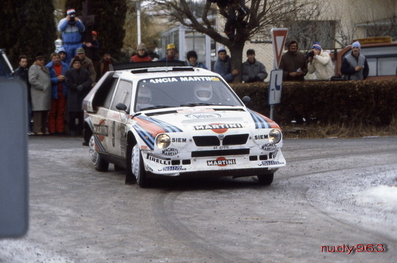 Massimo (Miki) Biasion - Tiziano Siviero
54º Rallye Automobile de Monte-Carlo 1986. Lancia Delta S4 (A6 37615). Abandonó por accidente de tráfico durante un enlace de tramo, quedando 68º.

Del 18 al 24 de Enero, Monte-Carlo.
Superficie: asfalto - nieve.

El Rally tenía un total de 3984.00 km, de los que 881.20 km divididos en 36 tramos eran especiales.

Tomaron la salida 156 equipos, finalizaron 65.@
Palabras clave: Miki_Biasion;Tiziano_Siviero;Lancia;Montecarlo;Grupo_B;Delta;S4;1986
