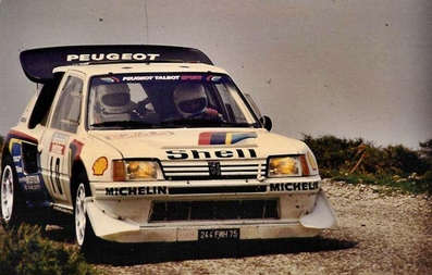 Michèle Mouton - Fabrizia Pons
30º Tour de Corse - Rallye de France 1986. Peugeot 205 Turbo 16 E2. Abandonó por la caja de cambios en SS9 Campo al Quercio - Ponte de Noceta de 33.63 Km.

Todo el Equipo Martini Lancia abandona el Rallye a causa del fatal accidente de Henri Toivonen junto a su copiloto Sergio Cresto el 02-Mayo-1986.
D.E.P / R.I.P.

Del 1 al 3 de Mayo, Ajaccio, Córcega, Francia.
Superficie: asfalto.
El Rally tenia un total de 1551.00 km de los que 1122.34 km divididos en 30 tramos eran especiales. (4 de ellos fueron cancelados. SS12 Figarella - Cardo de 15.75 Km, SS18 Corte - Taverna de 26.84 Km, SS19 Moltifao - Speloncato de 38.16 Km y SS20 Corbara - Calenzana de 23.69 Km. Los 3 últimos por el fatal accidente de Henri y Sergio).
Tomaron la salida 122 equipos, finalizaron 31.

En esta edición habí­an 5 tramos de 50 o mas Km cronometrados, SS7 Cozzano - Col de la Serra de 50.84, SS8 Muracciole - Abbazia de 50.00, SS10 Pont d'Altiani - Pont St Laurent de 56.01, SS14 Prunelli - San Pancrazio de 55.67 y SS17 Campe Militaire - Corte de 58.14. Uno de mas de 70 km, SS23 Saint Roch - Suaricchio de 78.19, y otro, el último, SS30 Liamone - Suaricchio de 83.16 Km.

Aquí dejo los kilómetros de cada uno de los 30 tramos del Rally:

1ª ETAPA (01-Mayo-1986)
SS1 Verghia - Pont de la Masina de 38.09 km
SS2 Sainte Marie Sicche - Moca 1 de 23.96 km
SS3 Petreto - Aullene 1 de 20.03 km
SS4 Zerubia - Santa Giulia de 30.60 km
SS5 Sartene - Zonza de 44.23 km
SS6 Aullene - Zicavo de 25.59 km
SS7 Cozzano - Col de la Serra de 50.84 km
SS8 Muracciole - Abbazia de 50.00 km
SS9 Campo al Quarcio - Ponte de Noceta de 33.77 km
SS10 Pont d'Altiani - Pont St Laurent de 56.01 km
SS11 Ponte Rosso - Borgo de 42.29 km

TOTAL ETAPA 415.41 km

2ª ETAPA (02 Mayo-1986)
SS12 Figarella - Cardo (cancelado) de 15.75 km
SS13 Saint Florent - Col de San Stefano de 26.81 km
SS14 Prunelli - San Pancrazio de 55.67 km
SS15 Folelli - Santa Lucia di Moriani de 18.49 km
SS16 Moriani Plage - Orsoni de 20.10 km
SS17 Campe Militaire Corte de 58.14 km
SS18 Corte - Taverna (cancelado) de 26.84 km
SS19 Moltifao - Speloncato (cancelado) de 38.16 km
SS20 Corbara - Calenzana (cancelado) de 23.69 km

TOTAL ETAPA 283.65 km

3ª ETAPA (03-Mayo-1986)
SS21 Norte Dame de la Serra - Pont du Fango de 28.77 km
SS22 Fango - Ota de 48.59 km
SS23 Saint Roch - Suaricchio de 78.19 km
SS24 Tavera - Pont de Mezzana de 30.57 km
SS25 Sainte Marie Sicche - Moca 2 de 23.96 km
SS26 Petreto - Aullene 2 de 20.03 km
SS27 Sorbollano - Santa Giulia de 35.59 km
SS28 Calvese - Agosta Plage de 38.69 km
SS29 Plaine de Peri - Capiglioli de 35.73 km
SS30 Liamone - Suaricchio 83.16 km

TOTAL ETAPA 423.28 km.
@
Palabras clave: Michele_Mouton;Peugeot;Turbo;Corcega;Grupo_B;1986;Mujeres;Womens;Corse