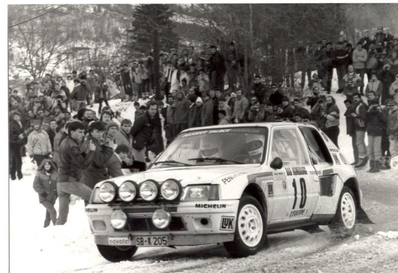 Michèle Mouton - Terry Harryman
54º Rallye Automobile de Monte-Carlo 1986. Peugeot 205 Turbo 16 (SB-K 205). Abandonó por la presión de aceite SS14 D40 - Savoillan de 17.00 km.

Del 18 al 24 de Enero, Monte-Carlo.
Superficie: asfalto - nieve.

El Rally tenía un total de 3984.00 km de los que 881.20 km divididos en 36 tramos eran especiales.

Tomaron la salida 156 equipos, finalizaron 65.@
Palabras clave: Michele_Mouton;Terry_Harryman;Peugeot;Turbo;Montecarlo;Grupo_B;1986