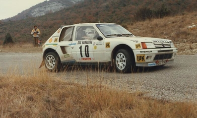 Michèle Mouton - Terry Harryman
54º Rallye Automobile de Monte-Carlo 1986. Peugeot 205 Turbo 16 (SB-K 205). Abandonó por la presión de aceite SS14 D40 - Savoillan de 17.00 km.

Del 18 al 24 de Enero, Monte-Carlo.
Superficie: asfalto - nieve.

El Rally tenía un total de 3984.00 km de los que 881.20 km divididos en 36 tramos eran especiales.

Tomaron la salida 156 equipos, finalizaron 65.@
Palabras clave: Michele_Mouton;Terry_Harryman;Peugeot;Turbo;T16;Montecarlo;Grupo_B;1986