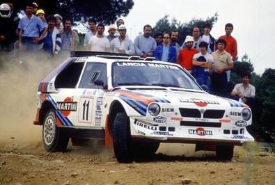 Mikael Ericsson - Claes Billstam
33º Acrópolis Rally 1986. Lancia Delta S4 (TO 77890E). Abandonó por la suspensión del coche SS17 Elatovrisi de 18.23 Km.

Del 2 al 4 de Junio, Atenas, Gracia.
Superficie: tierra.

El Rally tenía un total de 1890.00 km de los que 572.13 km divididos en 46 tramos eran especiales (8 de ellas fueron canceladas SS8, SS9, SS10, SS14, SS16, SS21, SS36 y SS45).

Tomaron la salida 102 equipos, finalizaron 34.@
Palabras clave: ;Lancia;Delta;Grupo_B;Acropolis;Grecia;1986