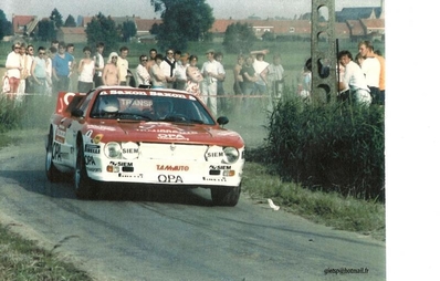 Francis Vincent - Michel Rousseau
22º Ypres 24 Hours Rally 1986. Lancia Rally 037 (TO W67773). Abandonó por junta de culata, desconocemos en que tramo especial.

Del 27 al 29 de Junio, Ypres, Bélgica.
Superficie: asfalto.

El Rally estaba dividido en 2 etapas y 411.41 km cronometrados divididos en 37 tramos especiales.

Tomaron la salida 155 equipos, finalizaron 70.@
Palabras clave: ;Lancia;Rally;Grupo_B;Ypres;1986