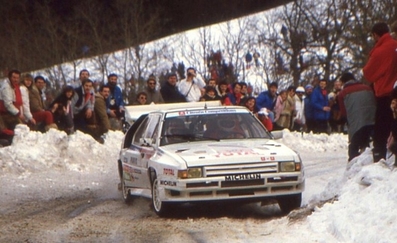 Philippe Wambergue - Jean-Bernard Vieu
54º Rallye Automobile de Monte-Carlo 1986. Citröen BX 4TC (9829 NR 92). Abandonó por la suspensión hidráulica en SS2 La Soffaz - Samuaz de 9.10 km.

Del 18 al 24 de Enero, Monte-Carlo.
Superficie: asfalto - nieve.

El Rally tenía un total de 3984.00 km de los que 881.20 km divididos en 36 tramos eran especiales.

Tomaron la salida 156 equipos, finalizaron 65.@
Palabras clave: Philippe_Wambergue;Citroen;Grupo_B;BX4TC;Montecarlo;1986;nieve