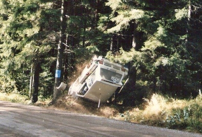 Mika Arpiainen - Jarmo Mustonen
36º 1000 Lakes Rally 1986. MG Metro 6R4. Abandonò por accidente en SS16 Raitoo de 8.94 Km.
El Rally tenia un total de 1353 km de los que 382 km divididos en 48 tramos, eran especiales, (una de ellas fue cancelada SS8 Savo de 8.11 Km).
Se inscribieron 169 equipos, tomaron la salida 164, finalizaron 81.@
Palabras clave: MG;Metro;Grupo_B;Finlandia;1986;cRASH