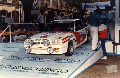 Paulo Oliveira - Antonio Faria e Castro
27º Rali Vinho da Madeira 1986. Opel Manta GT/E. Abandonó por la suspensión del coche.

Del 1 al 3 de Agosto, Funchal, Madeira, Portugal.
Superficie: asfalto.

El Rally constaba de 3 etapas con un total de 390.00 km cronometrados divididos en 25 tramos especiales. 

Tomaron la salida 100 equipos, finalizaron 54.
Palabras clave: ;Opel;Manta;Madeira;Portugal;1986;Parque_Cerrado