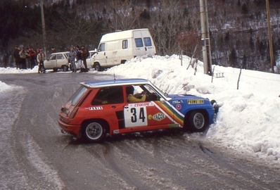 Dominique Frossard - Michel Bertin
54º Rallye Automobile de Monte-Carlo 1986. Renault 5 Turbo (411 SA 02). Abandonó.

Del 18 al 24 de Enero, Monte-Carlo.
Superficie: asfalto - nieve.

El Rally tenía un total de 3984.00 km de los que 881.20 km divididos en 36 tramos eran especiales.

Tomaron la salida 156 equipos, finalizaron 65.@
Palabras clave: Renault;Turbo;Grupo_B;Montecarlo;1986;nieve