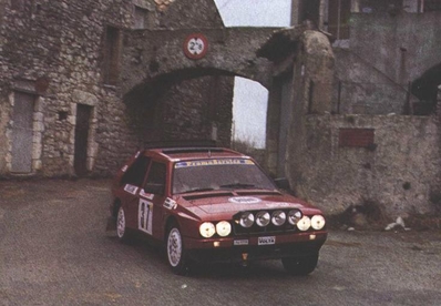 Ignacio Sunsundegui - Isaez de Buruaga
54º Rallye Automobile de Monte-Carlo 1986. Lancia Delta S4 "Stradale" (A6 37716).

En la última noche (la mítica del Turini) ocupaban el puesto 24, cuando a dos tramos del final, (en SS34 Puget-Théniers - Saint-Auban de 38.40 km) abandonaron por un conato de incendio a causa de una fuga de aceite.

Del 18 al 24 de Enero, Monte-Carlo.
Superficie: asfalto - nieve.

El Rally tenía un total de 3984.00 km de los que 881.20 km divididos en 36 tramos eran especiales.

Tomaron la salida 156 equipos, finalizaron 65.@
Palabras clave: ;Lancia;Delta;S4;Montecarlo;1986;grupo_B