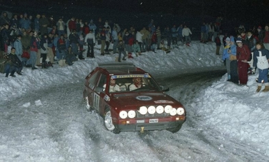 Ignacio Sunsundegui - Isaez de Buruaga
54º Rallye Automobile de Monte-Carlo 1986. Lancia Delta S4 "Stradale" (A6 37716).

En la última noche (la mítica del Turini) ocupaban el puesto 24, cuando a dos tramos del final, (en SS34 Puget-Théniers - Saint-Auban de 38.40 km) abandonaron por un conato de incendio a causa de una fuga de aceite.

Del 18 al 24 de Enero, Monte-Carlo.
Superficie: asfalto - nieve.

El Rally tenía un total de 3984.00 km de los que 881.20 km divididos en 36 tramos eran especiales.

Tomaron la salida 156 equipos, finalizaron 65.
@
Palabras clave: ;Lancia;Delta;S4;Montecarlo;1986;Grupo_B;Nieve