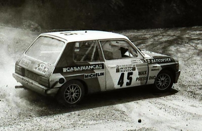 Jose Casabianca - Annie Cahaigne
30º Tour de Corse - Rallye de France 1986. Talbot Samba Rallye (117 DN 2A). Abandonó, desconocemos el motivo y en que especial.

Del 1 al 3 de Mayo, Ajaccio, Córcega, Francia.
Superficie: asfalto.

El Rally tenia un total de 1551.00 km de los que 1122.34 km divididos en 30 tramos eran especiales. (4 de ellos fueron cancelados. SS12 Figarella - Cardo de 15.75 Km, SS18 Corte - Taverna de 26.84 Km, SS19 Moltifao - Speloncato de 38.16 Km y SS20 Corbara - Calenzana de 23.69 Km. Los 3 últimos por el fatal accidente de Henri y Sergio).
Tomaron la salida 122 equipos, finalizaron 31.

En esta edición habí­an 5 tramos de 50 o mas Km cronometrados, SS7 Cozzano - Col de la Serra de 50.84, SS8 Muracciole - Abbazia de 50.00, SS10 Pont d'Altiani - Pont St Laurent de 56.01, SS14 Prunelli - San Pancrazio de 55.67 y SS17 Campe Militaire - Corte de 58.14. Uno de mas de 70 km, SS23 Saint Roch - Suaricchio de 78.19, y otro, el último, SS30 Liamone - Suaricchio de 83.16 Km.

Aquí dejo los kilómetros de cada uno de los 30 tramos del Rally:

1ª ETAPA (01-Mayo-1986)
SS1 Verghia - Pont de la Masina de 38.09 km
SS2 Sainte Marie Sicche - Moca 1 de 23.96 km
SS3 Petreto - Aullene 1 de 20.03 km
SS4 Zerubia - Santa Giulia de 30.60 km
SS5 Sartene - Zonza de 44.23 km
SS6 Aullene - Zicavo de 25.59 km
SS7 Cozzano - Col de la Serra de 50.84 km
SS8 Muracciole - Abbazia de 50.00 km
SS9 Campo al Quarcio - Ponte de Noceta de 33.77 km
SS10 Pont d'Altiani - Pont St Laurent de 56.01 km
SS11 Ponte Rosso - Borgo de 42.29 km

TOTAL ETAPA 415.41 km

2ª ETAPA (02 Mayo-1986)
SS12 Figarella - Cardo (cancelado) de 15.75 km
SS13 Saint Florent - Col de San Stefano de 26.81 km
SS14 Prunelli - San Pancrazio de 55.67 km
SS15 Folelli - Santa Lucia di Moriani de 18.49 km
SS16 Moriani Plage - Orsoni de 20.10 km
SS17 Campe Militaire Corte de 58.14 km
SS18 Corte - Taverna (cancelado) de 26.84 km
SS19 Moltifao - Speloncato (cancelado) de 38.16 km
SS20 Corbara - Calenzana (cancelado) de 23.69 km

TOTAL ETAPA 283.65 km

3ª ETAPA (03-Mayo-1986)
SS21 Norte Dame de la Serra - Pont du Fango de 28.77 km
SS22 Fango - Ota de 48.59 km
SS23 Saint Roch - Suaricchio de 78.19 km
SS24 Tavera - Pont de Mezzana de 30.57 km
SS25 Sainte Marie Sicche - Moca 2 de 23.96 km
SS26 Petreto - Aullene 2 de 20.03 km
SS27 Sorbollano - Santa Giulia de 35.59 km
SS28 Calvese - Agosta Plage de 38.69 km
SS29 Plaine de Peri - Capiglioli de 35.73 km
SS30 Liamone - Suaricchio 83.16 km

TOTAL ETAPA 423.28 km.
SUMANDO LAS TRES ETAPAS, ESTAMOS HABLANDO DE 1122.34 KM CRONOMETRADOS... UNA SALVAJADA...
@
Palabras clave: Talbot;Samba;Rallye;Grupo_B;Corse;Corcega;1986