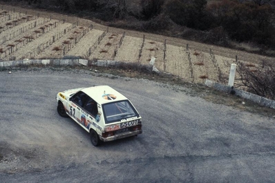 Michel Jaussaud - Jean-Marie Anton
54º Rallye Automobile de Monte-Carlo 1986. Citröen Visa 1000 Pistes. Abandonó, desconocemos el motivo.

Del 18 al 24 de Enero, Monte-Carlo.
Superficie: asfalto - nieve.

El Rally tenía un total de 3984.00 km, de los que 881.20 km divididos en 36 tramos eran especiales.

Tomaron la salida 156 equipos, finalizaron 65.@
Palabras clave: Citroen;Visa;Montecarlo;1986;Grupo_B