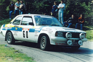 Jean-Luc Mondolini - Jean-Paul Acciari
30º Tour de Corse - Rallye de France 1986. Opel Ascona (178 EQ 2A). Abandonó, desconocemos el motivo y en que especial.

Del 1 al 3 de Mayo, Ajaccio, Córcega, Francia.
Superficie: asfalto.

El Rally tenia un total de 1551.00 km de los que 1122.34 km divididos en 30 tramos eran especiales. (4 de ellos fueron cancelados. SS12 Figarella - Cardo de 15.75 Km, SS18 Corte - Taverna de 26.84 Km, SS19 Moltifao - Speloncato de 38.16 Km y SS20 Corbara - Calenzana de 23.69 Km. Los 3 últimos por el fatal accidente de Henri y Sergio).
Tomaron la salida 122 equipos, finalizaron 31.

En esta edición habí­an 5 tramos de 50 o mas Km cronometrados, SS7 Cozzano - Col de la Serra de 50.84, SS8 Muracciole - Abbazia de 50.00, SS10 Pont d'Altiani - Pont St Laurent de 56.01, SS14 Prunelli - San Pancrazio de 55.67 y SS17 Campe Militaire - Corte de 58.14. Uno de mas de 70 km, SS23 Saint Roch - Suaricchio de 78.19, y otro, el último, SS30 Liamone - Suaricchio de 83.16 Km.

Aquí dejo los kilómetros de cada uno de los 30 tramos del Rally:

1ª ETAPA (01-Mayo-1986)
SS1 Verghia - Pont de la Masina de 38.09 km
SS2 Sainte Marie Sicche - Moca 1 de 23.96 km
SS3 Petreto - Aullene 1 de 20.03 km
SS4 Zerubia - Santa Giulia de 30.60 km
SS5 Sartene - Zonza de 44.23 km
SS6 Aullene - Zicavo de 25.59 km
SS7 Cozzano - Col de la Serra de 50.84 km
SS8 Muracciole - Abbazia de 50.00 km
SS9 Campo al Quarcio - Ponte de Noceta de 33.77 km
SS10 Pont d'Altiani - Pont St Laurent de 56.01 km
SS11 Ponte Rosso - Borgo de 42.29 km

TOTAL ETAPA 415.41 km

2ª ETAPA (02 Mayo-1986)
SS12 Figarella - Cardo (cancelado) de 15.75 km
SS13 Saint Florent - Col de San Stefano de 26.81 km
SS14 Prunelli - San Pancrazio de 55.67 km
SS15 Folelli - Santa Lucia di Moriani de 18.49 km
SS16 Moriani Plage - Orsoni de 20.10 km
SS17 Campe Militaire Corte de 58.14 km
SS18 Corte - Taverna (cancelado) de 26.84 km
SS19 Moltifao - Speloncato (cancelado) de 38.16 km
SS20 Corbara - Calenzana (cancelado) de 23.69 km

TOTAL ETAPA 283.65 km

3ª ETAPA (03-Mayo-1986)
SS21 Norte Dame de la Serra - Pont du Fango de 28.77 km
SS22 Fango - Ota de 48.59 km
SS23 Saint Roch - Suaricchio de 78.19 km
SS24 Tavera - Pont de Mezzana de 30.57 km
SS25 Sainte Marie Sicche - Moca 2 de 23.96 km
SS26 Petreto - Aullene 2 de 20.03 km
SS27 Sorbollano - Santa Giulia de 35.59 km
SS28 Calvese - Agosta Plage de 38.69 km
SS29 Plaine de Peri - Capiglioli de 35.73 km
SS30 Liamone - Suaricchio 83.16 km

TOTAL ETAPA 423.28 km.
SUMANDO LAS TRES ETAPAS, ESTAMOS HABLANDO DE 1122.34 KM CRONOMETRADOS... UNA SALVAJADA...
Palabras clave: Opel;Ascona;Corse;Corcega;1986