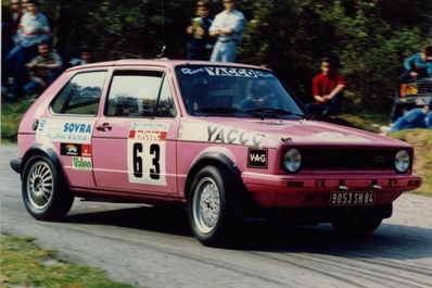 Robert Simac - Pierre Simac
30º Tour de Corse - Rallye de France 1986. Volkswagen Golf GTi (9053 SH 84). Abandonó, desconocemos el motivo y en que especial.

Del 1 al 3 de Mayo, Ajaccio, Córcega, Francia.
Superficie: asfalto.

El Rally tenia un total de 1551.00 km de los que 1122.34 km divididos en 30 tramos eran especiales. (4 de ellos fueron cancelados. SS12 Figarella - Cardo de 15.75 Km, SS18 Corte - Taverna de 26.84 Km, SS19 Moltifao - Speloncato de 38.16 Km y SS20 Corbara - Calenzana de 23.69 Km. Los 3 últimos por el fatal accidente de Henri y Sergio).
Tomaron la salida 122 equipos, finalizaron 31.

En esta edición habí­an 5 tramos de 50 o mas Km cronometrados, SS7 Cozzano - Col de la Serra de 50.84, SS8 Muracciole - Abbazia de 50.00, SS10 Pont d'Altiani - Pont St Laurent de 56.01, SS14 Prunelli - San Pancrazio de 55.67 y SS17 Campe Militaire - Corte de 58.14. Uno de mas de 70 km, SS23 Saint Roch - Suaricchio de 78.19, y otro, el último, SS30 Liamone - Suaricchio de 83.16 Km.

Aquí dejo los kilómetros de cada uno de los 30 tramos del Rally:

1ª ETAPA (01-Mayo-1986)
SS1 Verghia - Pont de la Masina de 38.09 km
SS2 Sainte Marie Sicche - Moca 1 de 23.96 km
SS3 Petreto - Aullene 1 de 20.03 km
SS4 Zerubia - Santa Giulia de 30.60 km
SS5 Sartene - Zonza de 44.23 km
SS6 Aullene - Zicavo de 25.59 km
SS7 Cozzano - Col de la Serra de 50.84 km
SS8 Muracciole - Abbazia de 50.00 km
SS9 Campo al Quarcio - Ponte de Noceta de 33.77 km
SS10 Pont d'Altiani - Pont St Laurent de 56.01 km
SS11 Ponte Rosso - Borgo de 42.29 km

TOTAL ETAPA 415.41 km

2ª ETAPA (02 Mayo-1986)
SS12 Figarella - Cardo (cancelado) de 15.75 km
SS13 Saint Florent - Col de San Stefano de 26.81 km
SS14 Prunelli - San Pancrazio de 55.67 km
SS15 Folelli - Santa Lucia di Moriani de 18.49 km
SS16 Moriani Plage - Orsoni de 20.10 km
SS17 Campe Militaire Corte de 58.14 km
SS18 Corte - Taverna (cancelado) de 26.84 km
SS19 Moltifao - Speloncato (cancelado) de 38.16 km
SS20 Corbara - Calenzana (cancelado) de 23.69 km

TOTAL ETAPA 283.65 km

3ª ETAPA (03-Mayo-1986)
SS21 Norte Dame de la Serra - Pont du Fango de 28.77 km
SS22 Fango - Ota de 48.59 km
SS23 Saint Roch - Suaricchio de 78.19 km
SS24 Tavera - Pont de Mezzana de 30.57 km
SS25 Sainte Marie Sicche - Moca 2 de 23.96 km
SS26 Petreto - Aullene 2 de 20.03 km
SS27 Sorbollano - Santa Giulia de 35.59 km
SS28 Calvese - Agosta Plage de 38.69 km
SS29 Plaine de Peri - Capiglioli de 35.73 km
SS30 Liamone - Suaricchio 83.16 km

TOTAL ETAPA 423.28 km.
SUMANDO LAS TRES ETAPAS, ESTAMOS HABLANDO DE 1122.34 KM CRONOMETRADOS... UNA SALVAJADA...
Palabras clave: Volkswagen;Golf;GTi;Corse;Corcega;1986