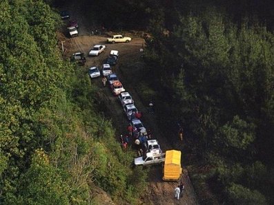 16º AWA Clarion Rally de Nueva Zelanda 1986
Markku Alén y Ilkka Kivimaki tuvieron el susto de su vida en Nueva Zelanda.

Eran los primeros en tomar la salida y en pleno tramo cronometrado se encontraron un coche de un particular que venia hacia ellos... de lo que se suponí­a era un camino cerrado al trafico. 
Este vehí­culo un 4X4 con remolque, obviamente, no habí­a captado el mensaje.
Por suerte no hubieron daños, pero estuvo muy cerca. 
Este percance descentró tanto a Markku Alén que acabó 2º un Rally que habí­a dominado desde el principio.

Del 5 al 8 de Julio, Auckland, Nueva Zelanda.
Superficie: tierra.

El Rally tenia un total de 1980.00 km de los que 597.76 km divididos en 35 tramos, eran especiales, (una de ellas fue cancelada SS26 Kawerau Forest de 26.73 Km).

Se inscribieron 55 equipos, tomaron la salida 52, finalizaron 40.
@
Palabras clave: Nueva_Zelanda;Grupo_B;1986