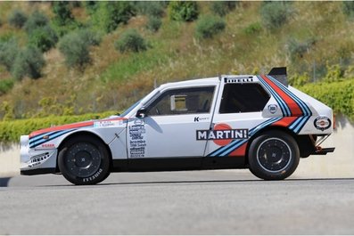 Lancia Delta S4
Ex-Markku Alén

Este Lancia compitió en el año 1986 en el 6º Marlboro Rally Argentina y en el 36º 1000 Lagos Rally.

En Argentina pilotado por Markku Alén - Ilkka Kivimäki, clasificado 2º. 

En Finlandia por Karl-Erik (Kalle) Grundel - Benny Melander, clasificado 6º.
Palabras clave: Lancia;Delta;Grupo_B;1986