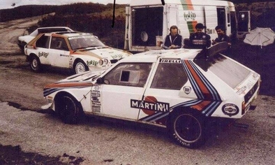 Pruebas de suspensiòn antes del 8º Rally Città  di Messina
Octubre 1986
Sicilia

Lancia's Delta S4
Chasis 217 (colores Lancia Martini) y chasis 222 (colores Totip Jolly Club) éste último como probador para Dario Cerrato - Giuseppe Cerri.
En estas pruebas también participó Miki Biasion con el chasis 217 (Lancia Martini) pero no compitió en el Rally.

El chasis 222 (Totip Jolly Club) fue el primer chasis ligero ("Evoluzione").
Este coche participó en el Nueva Zelanda (Alèn) y 4 Rallyes mas con Cerrato (Piancavallo, Sanremo, Aosta y Monza).

Chasis 217 en la actualidad está en propiedad de Teo Martí­n.
Palabras clave: Tests;Pruebas;Lancia;Delta;Grupo_B;Messina;1986