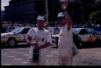 Hannu Mikkola - Arne Hertz
35º Marlboro Safari Rally 1987. Audi 200 Quattro (IN-YV 71). Clasificado 1º.

Del 16 al 20 de Abril, Nairobi, Kenya, Africa.
Superficie: tierra.

El Rally tenia un total de 4011.3 km con 83 controles horarios.

Tomaron la salida 53 equipos, finalizaron 23.@
Palabras clave: Hannu_Olavi_Mikkola;Arne_Hertz;Audi;Quattro;Safari;1987;Personajes