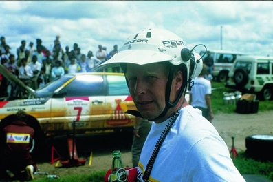 Hannu Mikkola
35º Marlboro Safari Rally 1987. Audi 200 Quattro (IN-YV 71). Clasificado 1º.
Copiloto Arne Hertz.

Del 16 al 20 de Abril, Nairobi, Kenya, Africa.
Superficie: tierra.

El Rally tenia un total de 4011.3 km con 83 controles horarios.

Tomaron la salida 53 equipos, finalizaron 23.@
Palabras clave: ;Audi;Quattro;Safari;1987;Personajes