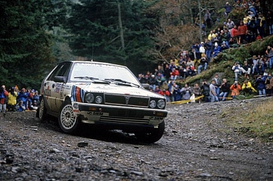 Juha Kankkunen - Juha Piironen
36º Lombard RAC Rally 1987. Lancia Delta HF 4WD (TO 82978F). Clasificado 1º.

Del 22 al 25 de Noviembre, Chester, Inglaterra.
Superficie: tierra.
El Rally tenia un total de 2623.92 Km de los que 513.29 Km divididos en 48 tramos eran especiales, (uno de ellos fue cancelado SS22 Hafren Forest 3 de 19.42 Km).
Se inscribieron 176 equipos, tomaron la salida 165, finalizaron 83.@
Palabras clave: ;Lancia;Delta;Gran_Bretaña;1987;RAC_Rally;Lombard;Inglaterra