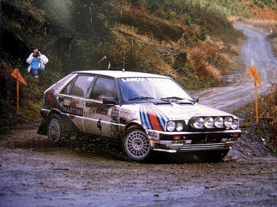 Juha Kankkunen - Juha Piironen
36º Lombard RAC Rally 1987. Lancia Delta HF 4WD (TO 82978F). Clasificado 1º.

Del 22 al 25 de Noviembre, Chester, Inglaterra.
Superficie: tierra.

El Rally tenia un total de 2623.92 Km de los que 513.29 Km divididos en 48 tramos eran especiales, (uno de ellos fue cancelado SS22 Hafren Forest 3 de 19.42 Km).

Se inscribieron 176 equipos, tomaron la salida 165, finalizaron 83.@
Palabras clave: ;Lancia;Delta;Gran_Bretaña;1987;RAC_Rally;Lombard;Inglaterra