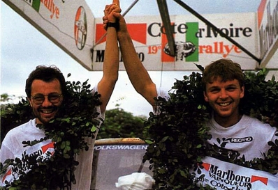 Kenneth Eriksson - Peter Diekmann
19º Rallye Côte d'Ivoire 1987. Volkswagen Golf GTi (WOB-AH 861). Clasificado 1º.

Del 22 al 26 de Septiembre, Abidjan.
Superficie: tierra.

El Rallye tenia un total de 3831.49 Km de los que 1074.01 Km eran con controles horarios.
Desconocemos el número de controles que habí­an.

Se inscribieron 43 equipos, tomaron la salida 43, finalizaron 11.@
Palabras clave: ;Cote_Ivoire;Volkswagen;Golf;GTi;1987;Personajes