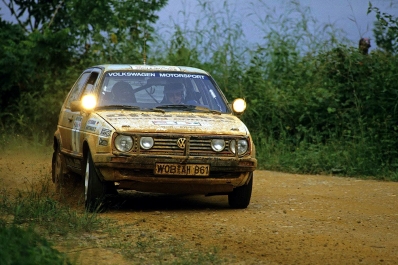 Kenneth Eriksson - Peter Diekmann
19º Rallye Côte d'Ivoire 1987. Volkswagen Golf GTi (WOB-AH 861). Clasificado 1º.

Del 22 al 26 de Septiembre, Abidjan.
Superficie: tierra.

El Rallye tenia un total de 3831.49 Km de los que 1074.01 Km eran con controles horarios.
Desconocemos el número de controles que habí­an.

Se inscribieron 43 equipos, tomaron la salida 43, finalizaron 11.@
Palabras clave: ;Cote_Ivoire;Volkswagen;Golf;GTi;1987