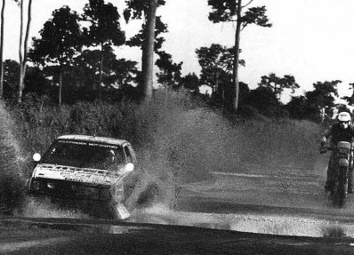 Kenneth Eriksson - Peter Diekmann
19º Rallye Côte d'Ivoire 1987. Volkswagen Golf GTi (WOB-AH 861). Clasificado 1º.

Del 22 al 26 de Septiembre, Abidjan.
Superficie: tierra.

El Rallye tenia un total de 3831.49 Km de los que 1074.01 Km eran con controles horarios.
Desconocemos el número de controles que habí­an.

Se inscribieron 43 equipos, tomaron la salida 43, finalizaron 11.@
Palabras clave: ;Cote_Ivoire;Volkswagen;Golf;GTi;1987