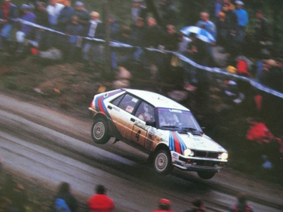 Markku Alén - Ilkka Kivimäki
37º 1000 Lakes Rally 1987. Lancia Delta HF 4WD (TO 01766G). Clasificado 1º.

Del 27 al 30 de Agosto, Jyväskylä, Finlandia.
Superficie: tierra.

El Rally tenia un total de 1691.45 km de los que 504.29 km divididos en 52 tramos eran especiales (uno de ellos fue cancelado SS49 Arvaja 2 de 9.83 km).

Se inscribieron 170 equipos, tomaron la salida 165, finalizaron 66.@
Palabras clave: Markku_Alen;Lancia;Delta;Finlandia;1987;