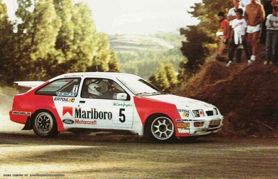 Carlos Sainz Cenamor - Antonio Boto
11º Rally Canarias / El Corte Inglés 1987. Ford Sierra RS Cosworth (V-9614-BZ). Clasificado 1º.

Del 9 al 12 de Julio, Las Palmas de Gran Canaria, España.
Superficie: asfalto.

El Rally tenia un total de 1012.30 km de los que 375.00 km divididos en 24 tramos eran especiales.

Tomaron la salida 71 equipos, finalizaron 36.@
Palabras clave: ;Ford;Sierra;Cosworth;Canarias;1987