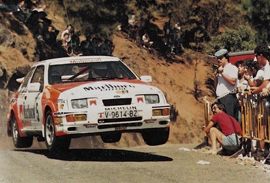 Carlos Sainz Cenamor - Antonio Boto
11º Rally Canarias / El Corte Inglés 1987. Ford Sierra RS Cosworth (V-9614-BZ). Clasificado 1º.

Del 9 al 12 de Julio, Las Palmas de Gran Canaria, España.
Superficie: asfalto.

El Rally tenia un total de 1012.30 km de los que 375.00 km divididos en 24 tramos eran especiales.

Tomaron la salida 71 equipos, finalizaron 36.

Foto en el salto de Ariñez.@
Palabras clave: ;Ford;Sierra;Cosworth;Canarias;1987;Ariñez