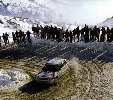 Massimo (Miki) Biasion - Tiziano Siviero
55º Rallye Automobile de Monte-Carlo 1987. Lancia Delta HF 4WD (TO 66488F). Clasificado 1º.

Del 17 al 22 de Enero, Monte-Carlo.
Superficie: asfalto - nieve.

El Rally tenia un total de 3162.00 km de los que 593.45 km divididos en 26 tramos eran especiales, (1 de ellos fue cancelado SS3 Les Egats - St. Luce de 13.50 Km).

Se inscribieron 163 equipos, tomaron la salida 160, finalizaron 93.@
Palabras clave: ;Lancia;Delta;4WD;Montecarlo;1987;nieve