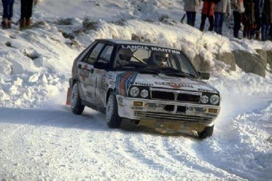 Juha Kankkunen - Juha Piironen
55º Rallye Automobile de Monte-Carlo 1987. Lancia Delta HF 4WD (TO 66483F). Clasificado 2º.

Del 17 al 22 de Enero, Monte-Carlo.
Superficie: asfalto - nieve.

El Rally tenia un total de 3162.00 km de los que 593.45 km divididos en 26 tramos eran especiales (1 de ellos fue cancelado SS3 Les Egats - St. Luce de 13.50 Km).

Se inscribieron 163 equipos, tomaron la salida 160, finalizaron 93.@
Palabras clave: ;4WD;Lancia;Delta;Montecarlo;1987;nieve